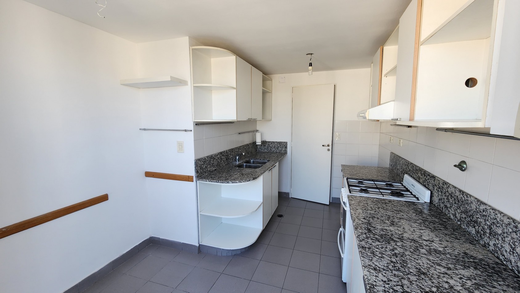 Semipiso en Duplex con Terraza y Parrilla propia - Dos Dormitorios cochera y baulera