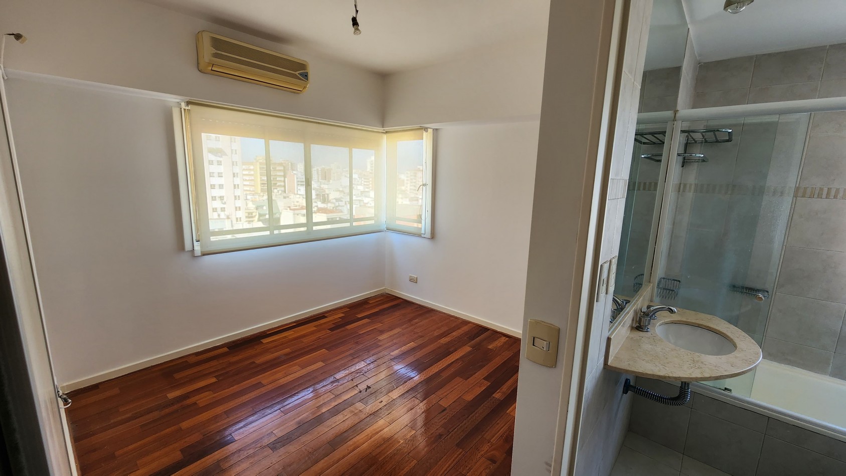 Semipiso en Duplex con Terraza y Parrilla propia - Dos Dormitorios cochera y baulera
