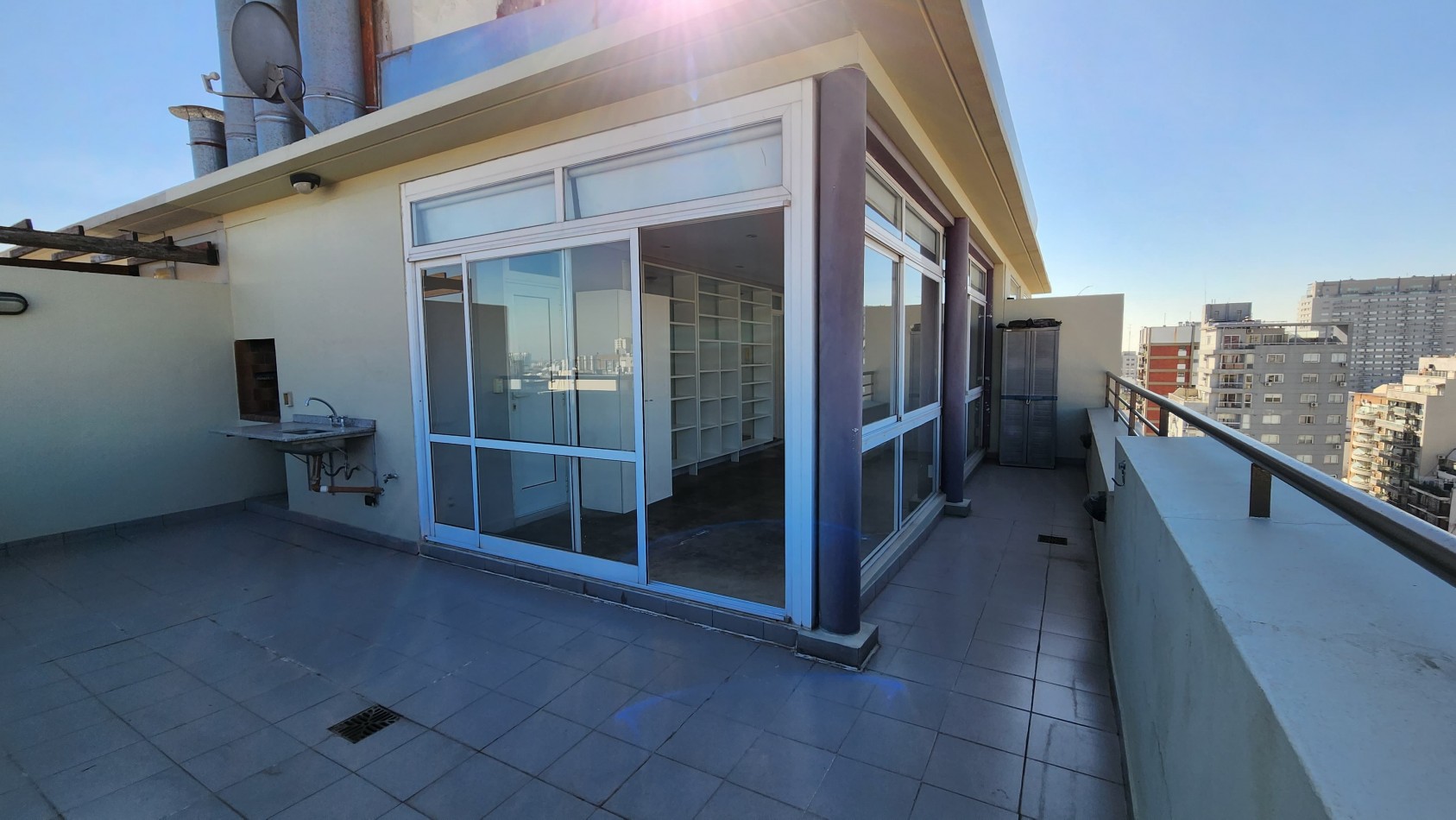 Semipiso en Duplex con Terraza y Parrilla propia - Dos Dormitorios cochera y baulera