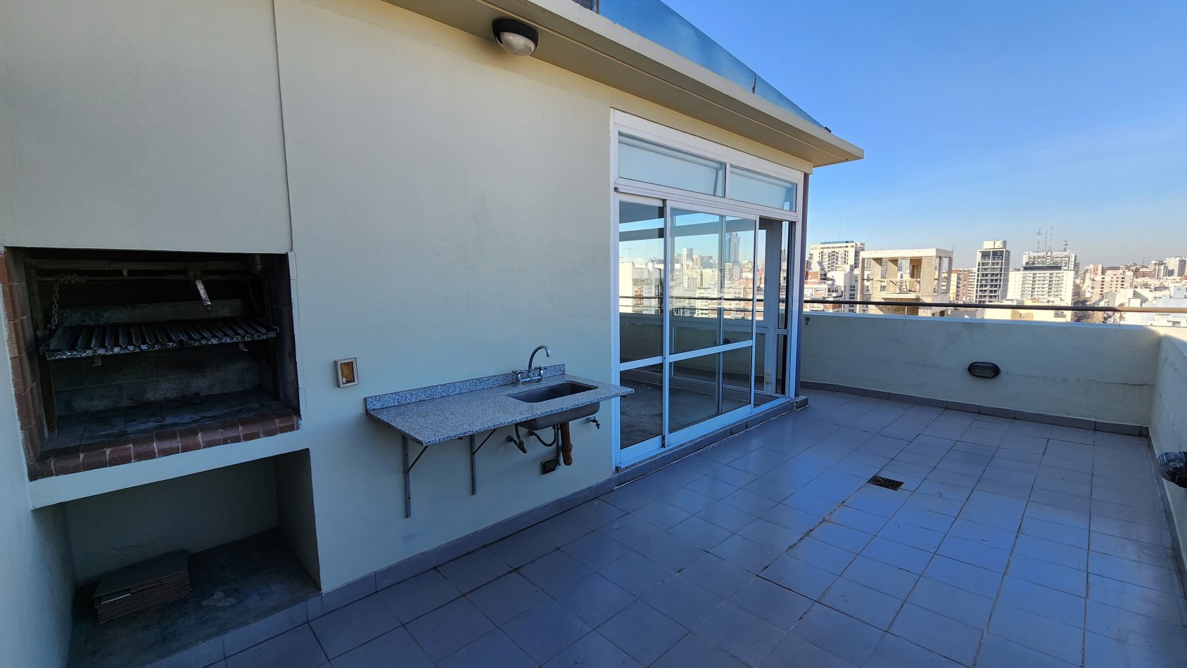 Semipiso en Duplex con Terraza y Parrilla propia - Dos Dormitorios cochera y baulera