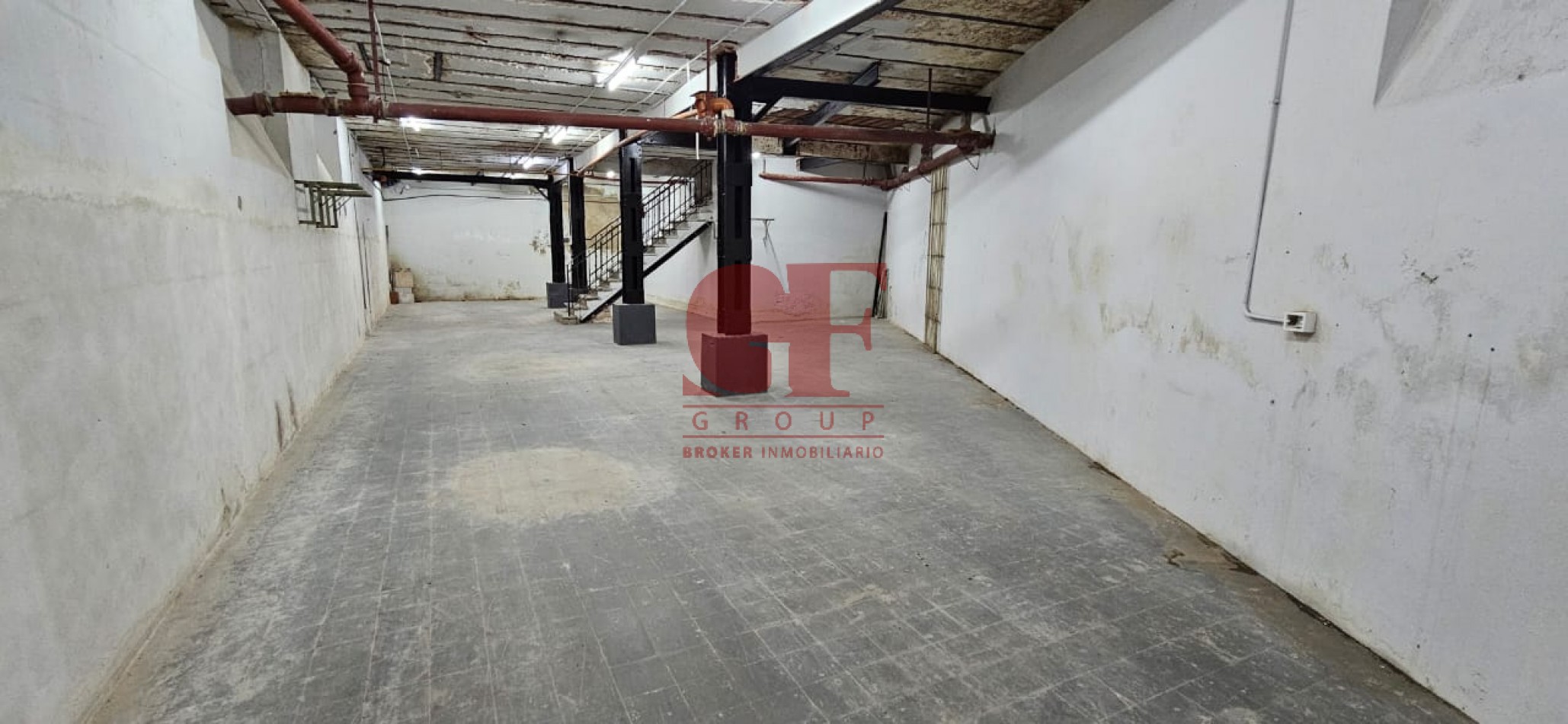 Importante y exclusivo local sobre av Corriente - 23 metros de frente