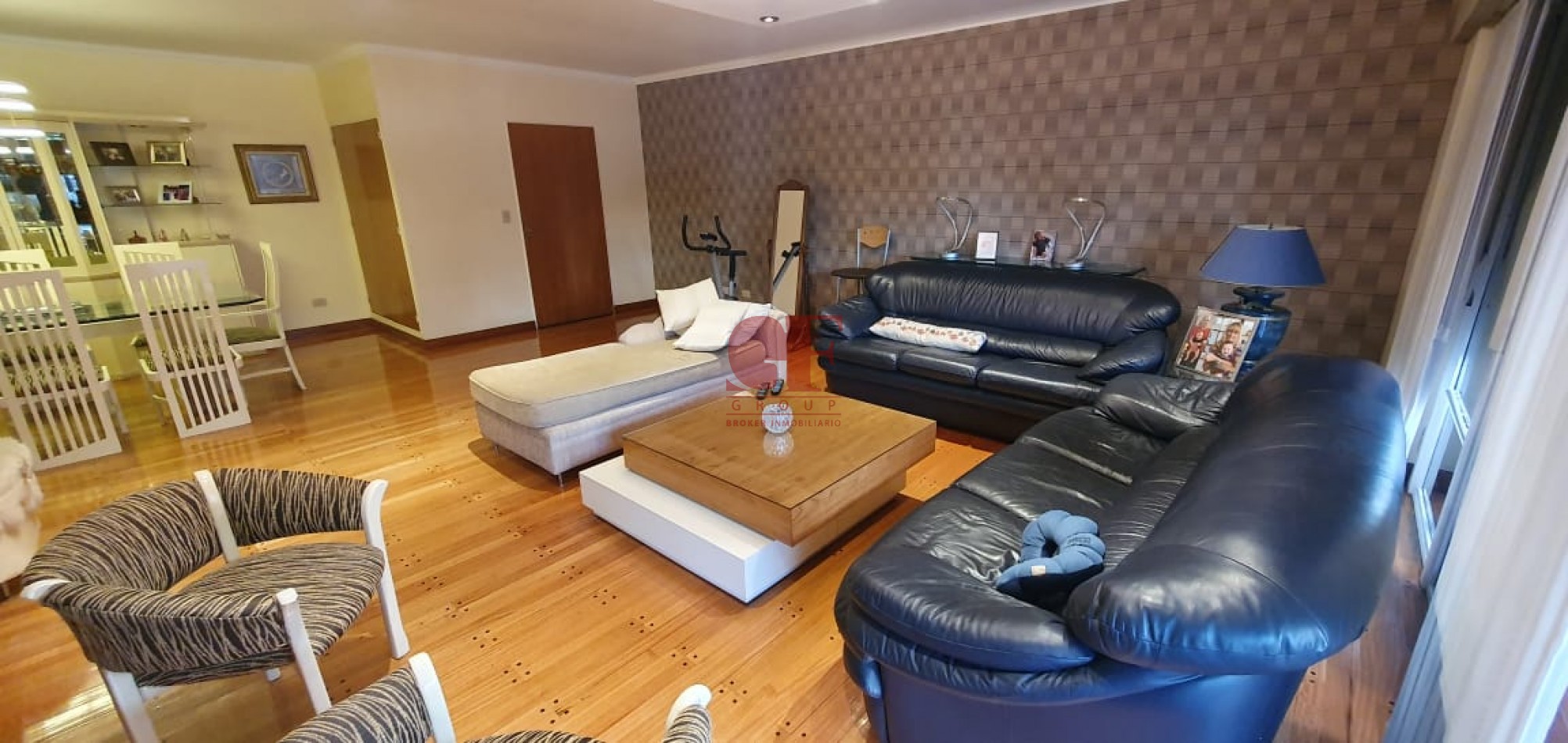 Confortable semipiso con excelente distribucion y estado impecable!! Amplios balcones