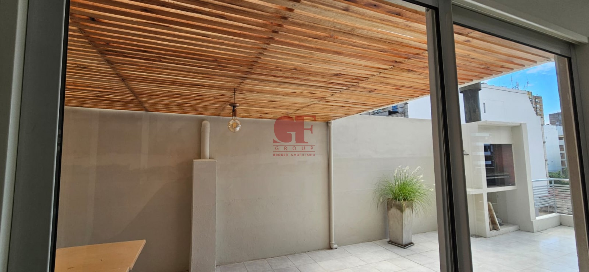 ESPECTACULAR Dos ambientes mas escritorio con balcon aterrazado con QUINCHO y PARRILLA propia