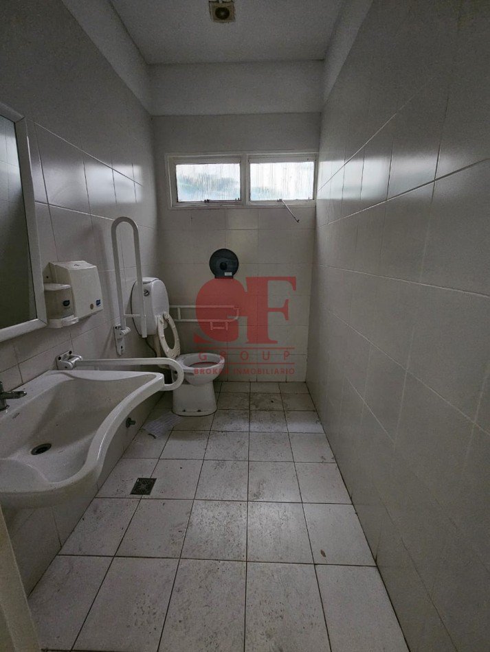 Excelente local sobre av Callao, pleno Recoleta!!