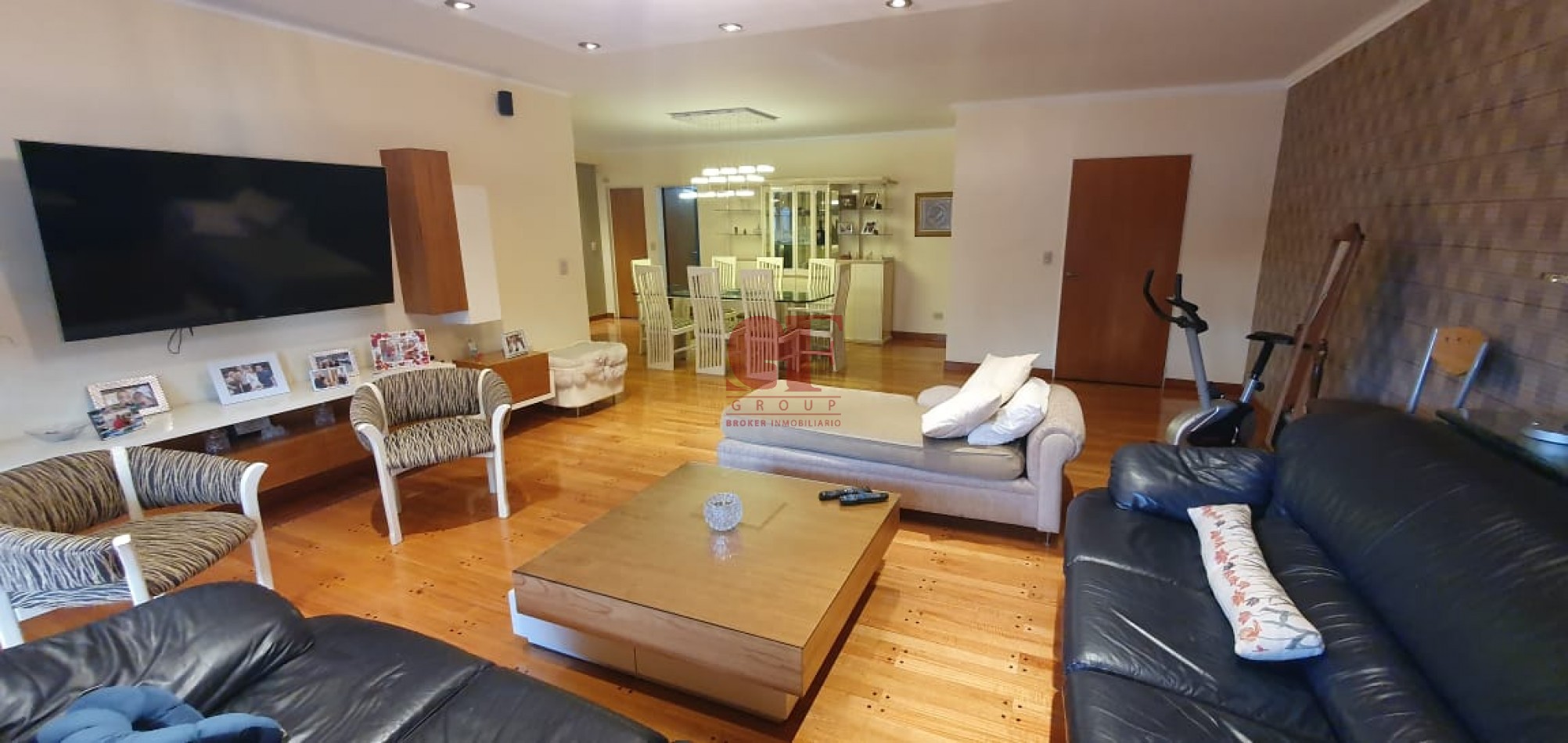 Confortable semipiso con excelente distribucion y estado impecable!! Amplios balcones
