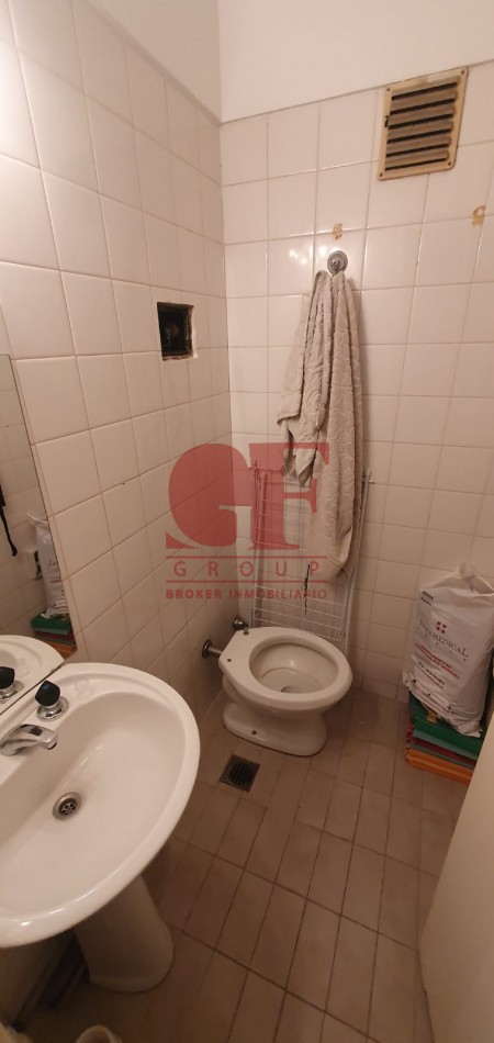 Confortable semipiso con excelente distribucion y estado impecable!! Amplios balcones