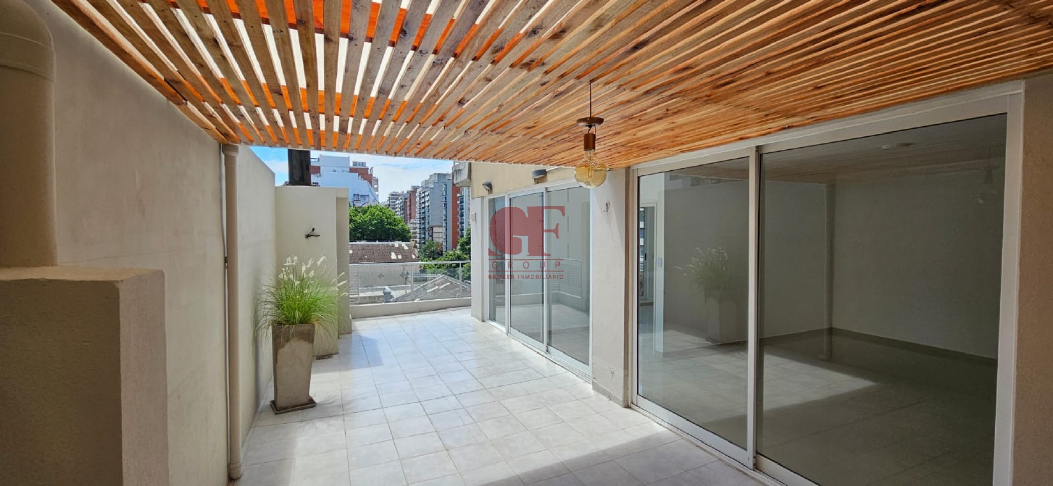 ESPECTACULAR Dos ambientes mas escritorio con balcon aterrazado con QUINCHO y PARRILLA propia