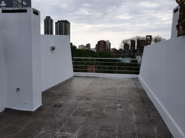 Duplex Super Luminoso con Terraza Propia en Exclusivo Barrio! Hecho a Nuevo! CON RENTA ASEGURADA