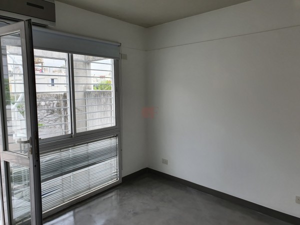 Duplex Super Luminoso con Terraza Propia en Exclusivo Barrio! Hecho a Nuevo! CON RENTA ASEGURADA