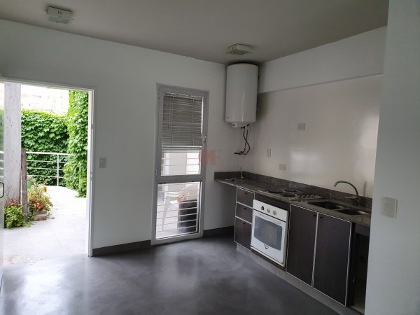 Duplex Super Luminoso con Terraza Propia en Exclusivo Barrio! Hecho a Nuevo! CON RENTA ASEGURADA