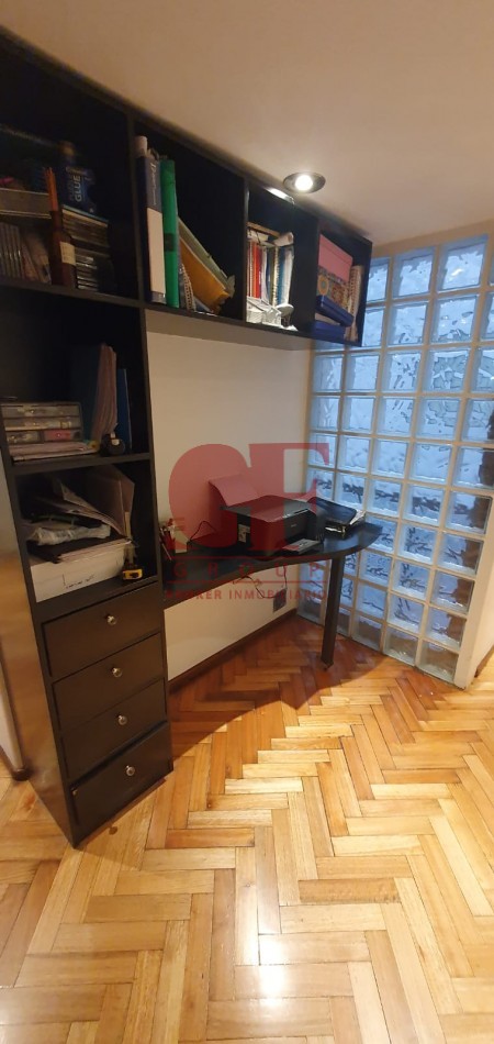 Confortable semipiso con excelente distribucion y estado impecable!! Amplios balcones