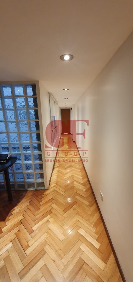 Confortable semipiso con excelente distribucion y estado impecable!! Amplios balcones
