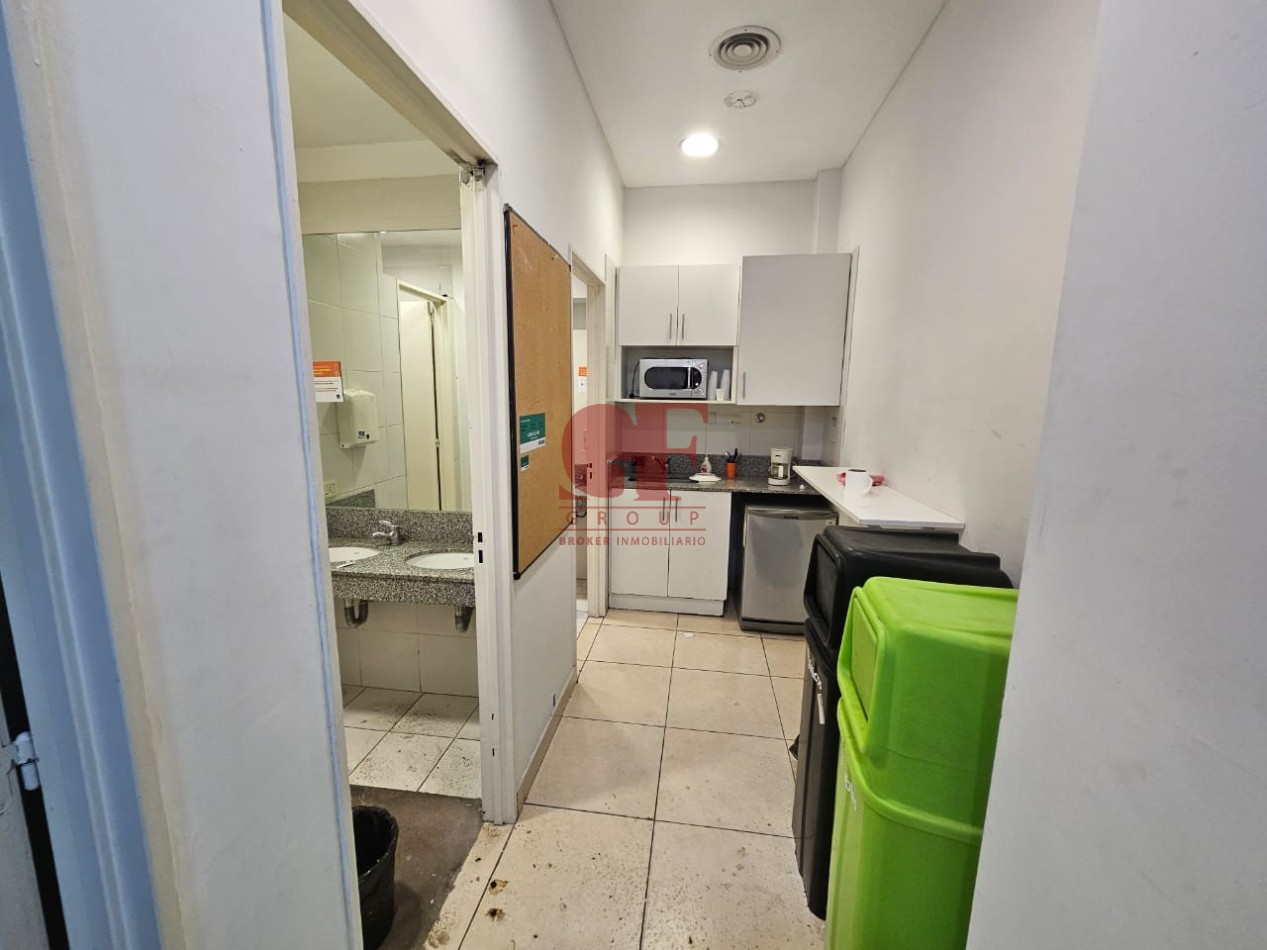 Excelente local sobre av Callao, pleno Recoleta!!