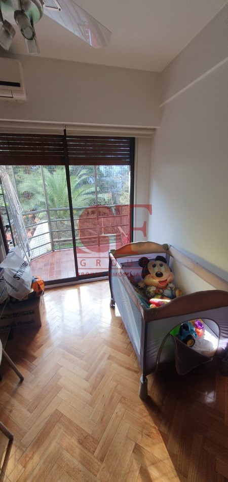Confortable semipiso con excelente distribucion y estado impecable!! Amplios balcones