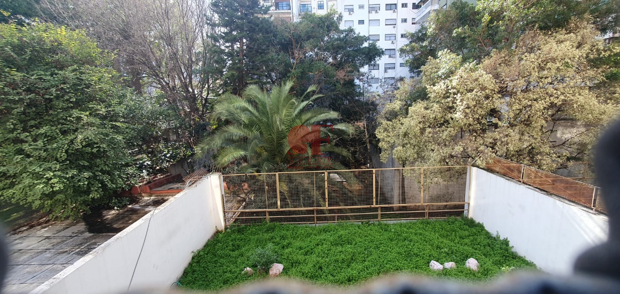 Confortable semipiso con excelente distribucion y estado impecable!! Amplios balcones