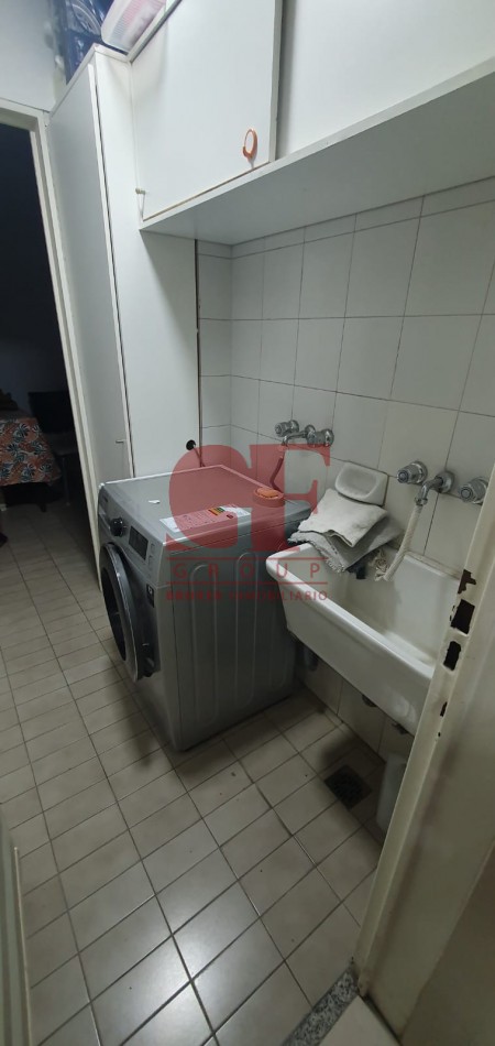 Confortable semipiso con excelente distribucion y estado impecable!! Amplios balcones
