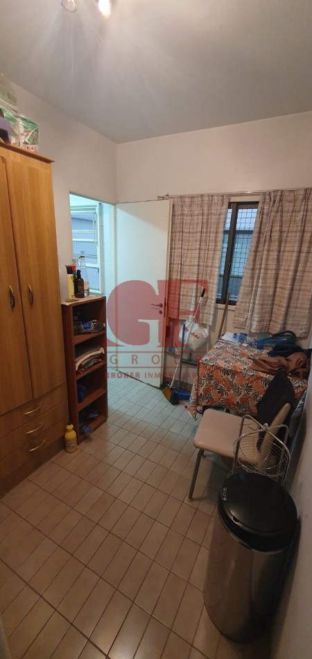 Confortable semipiso con excelente distribucion y estado impecable!! Amplios balcones