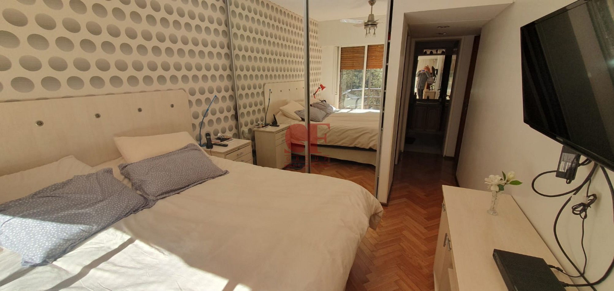 Confortable semipiso con excelente distribucion y estado impecable!! Amplios balcones