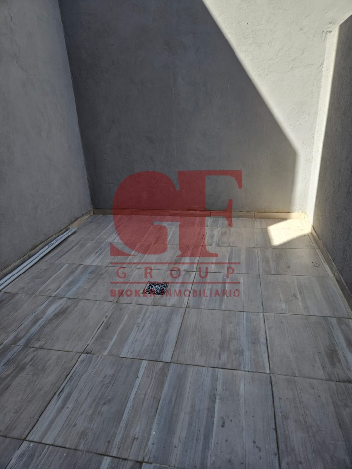 Excelente Monoambiente con vestidor y patio