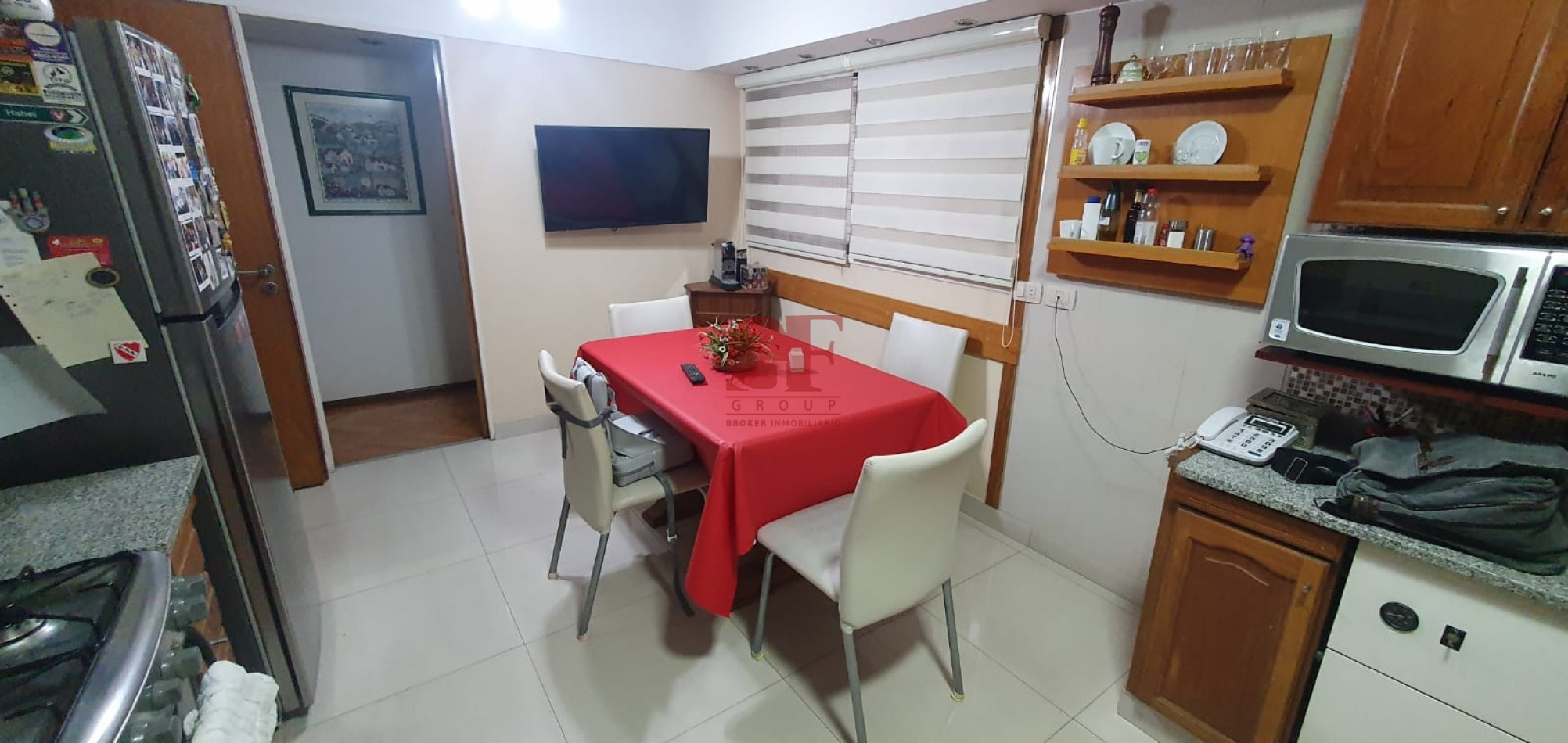 Confortable semipiso con excelente distribucion y estado impecable!! Amplios balcones
