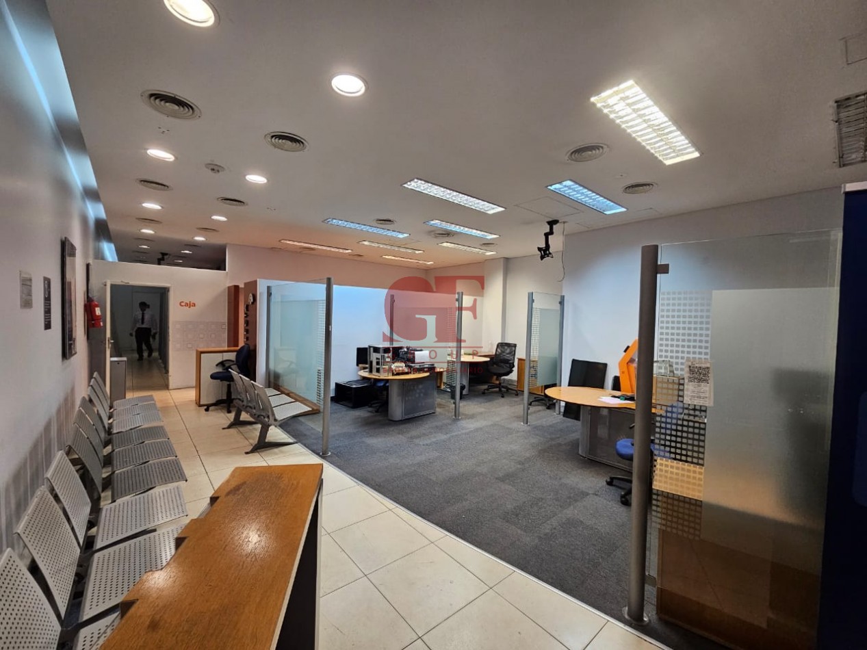 Excelente local sobre av Callao, pleno Recoleta!!