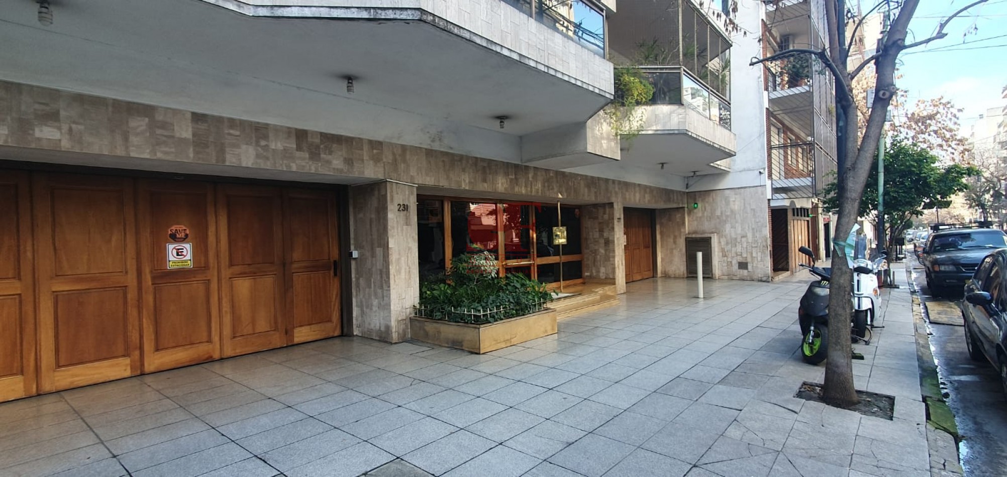 Confortable semipiso con excelente distribucion y estado impecable!! Amplios balcones