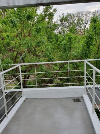 Duplex Super Luminoso con Terraza Propia en Exclusivo Barrio! Hecho a Nuevo! CON RENTA ASEGURADA