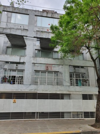 Duplex Super Luminoso con Terraza Propia en Exclusivo Barrio! Hecho a Nuevo! CON RENTA ASEGURADA