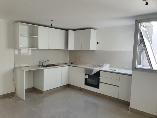 A Estrenar Excelente 3 Dorm. C/depen. de Servicio - Piso Alto - Premium