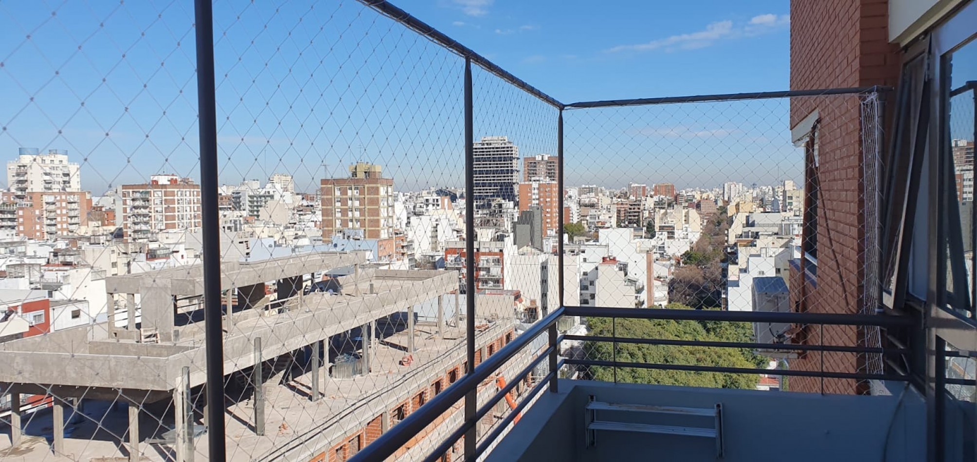 Semipiso en Duplex con Terraza y Parrilla propia - Dos Dormitorios cochera y baulera