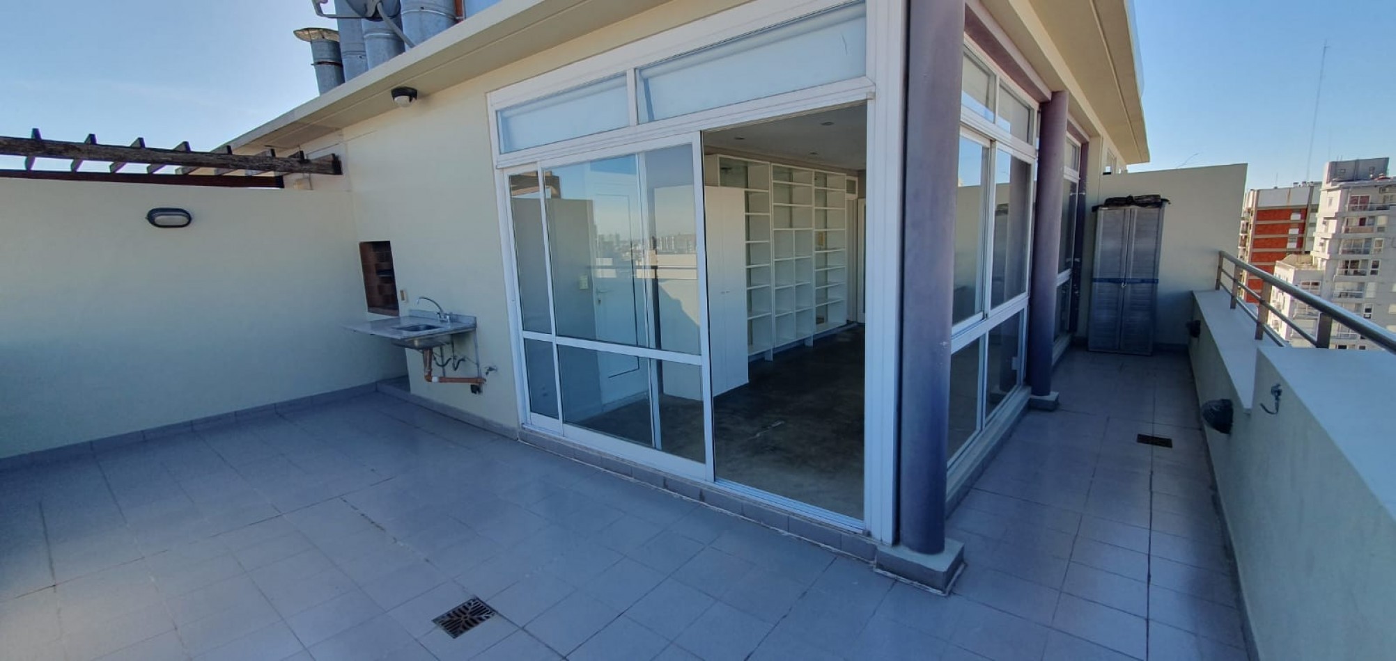 Semipiso en Duplex con Terraza y Parrilla propia - Dos Dormitorios cochera y baulera