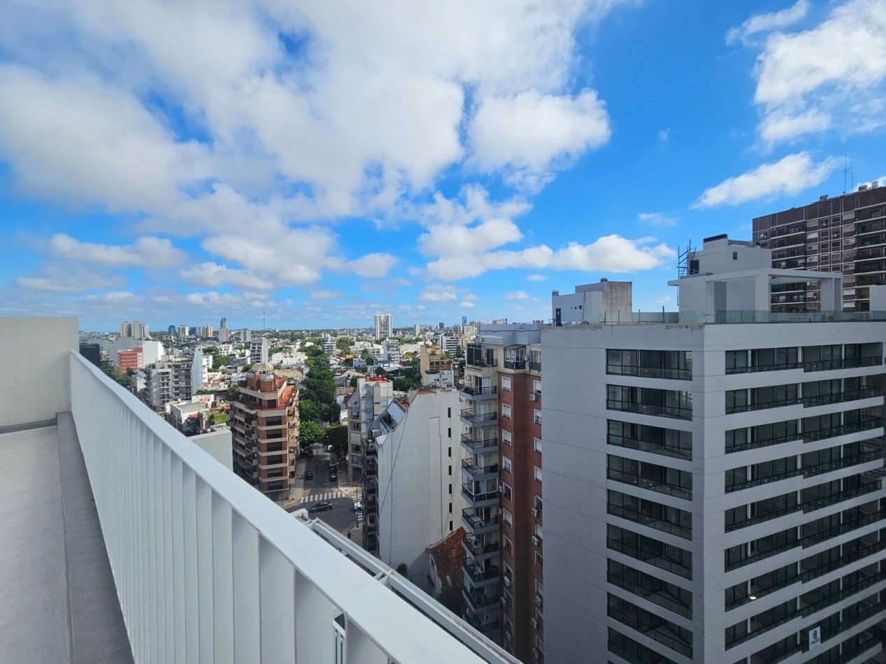 Hermoso 2 ambientes a estrenar con toilette de recepcion y dormitorio en suite . 60 metros totales