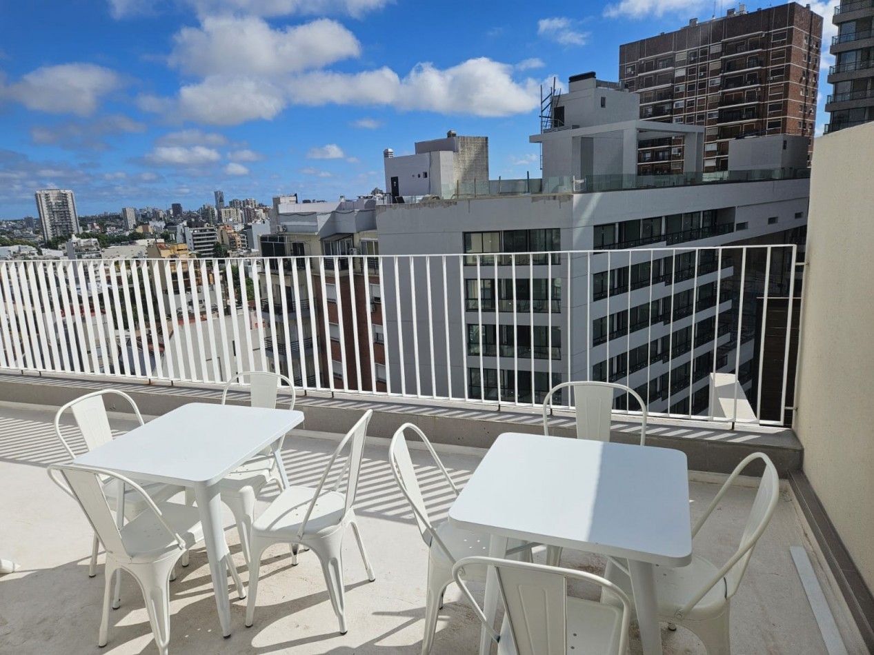 Hermoso 2 ambientes a estrenar con toilette de recepcion y dormitorio en suite . 60 metros totales