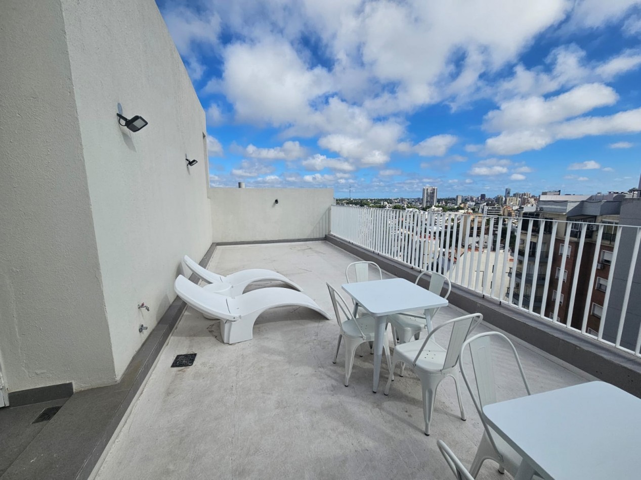 Hermoso 2 ambientes a estrenar con toilette de recepcion y dormitorio en suite . 60 metros totales