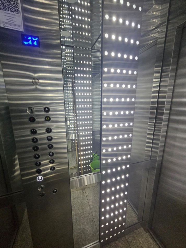 Hermoso 2 ambientes a estrenar con toilette de recepcion y dormitorio en suite . 60 metros totales