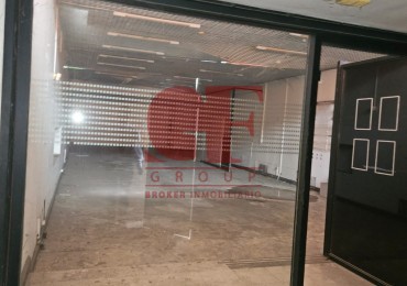 Importante Local sobre avenida , a metros de Estacion Constitucion y del microcentro